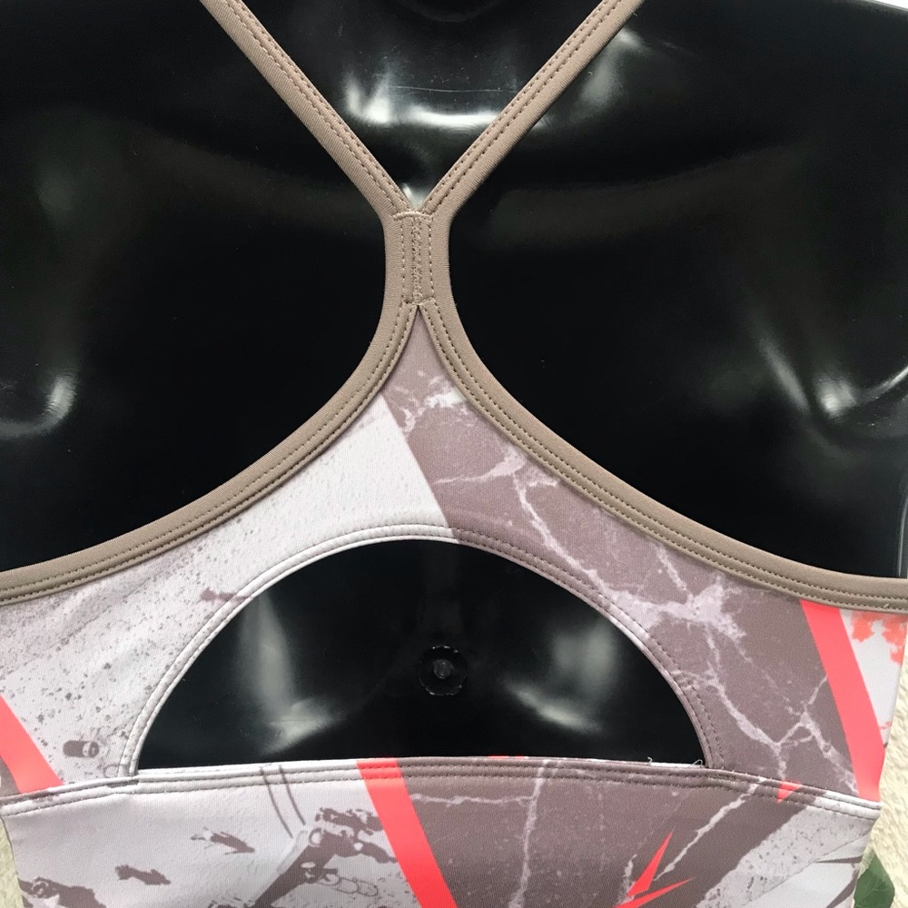 Reebok Workout Ready AOP marble print sports bra - Picture 6 of 10